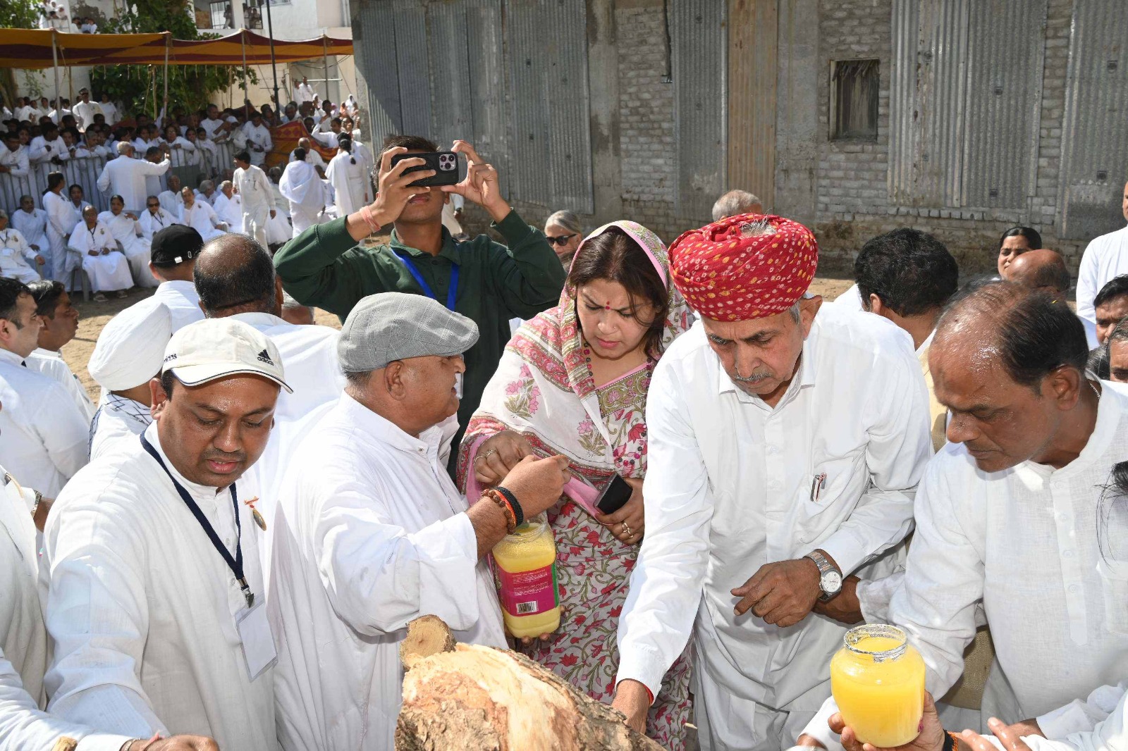 Thousands of people bid farewell with tearful eyes, Dadi Ratanmohini merged into the five elements - photo 1