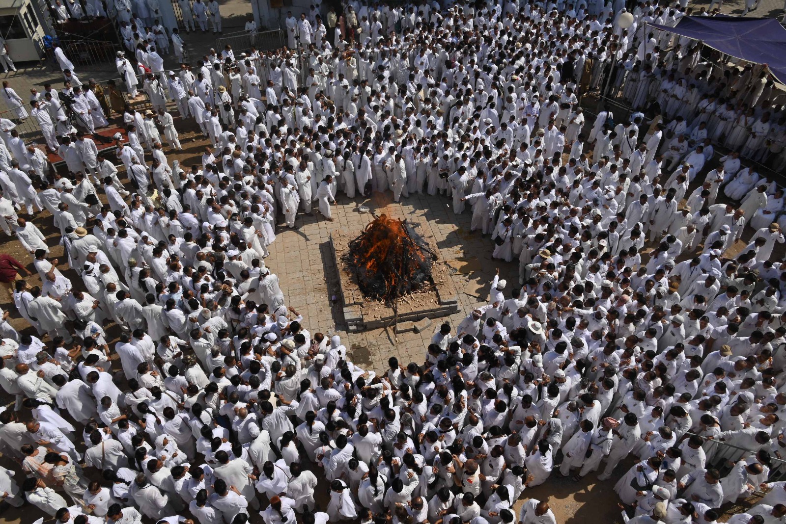 Thousands of people bid farewell with tearful eyes, Dadi Ratanmohini merged into the five elements - photo 5