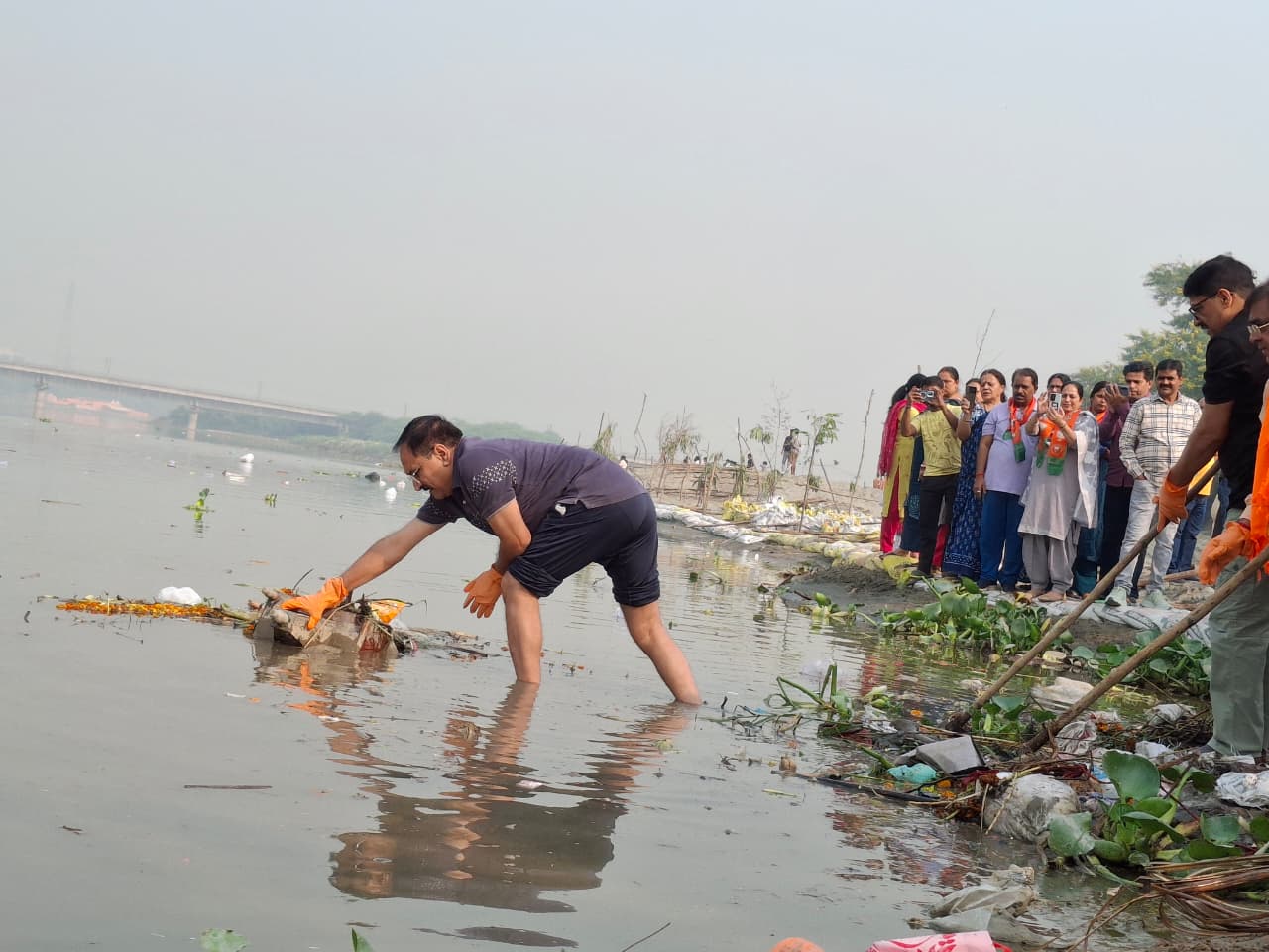 On the request of the people of the Purvanchal community, Delhi BJP President Virendra Sachdeva reopened the Chhath Ghat near Yamuna Bank Metro Station, which had been stopped by the Kejriwal government in 2020.