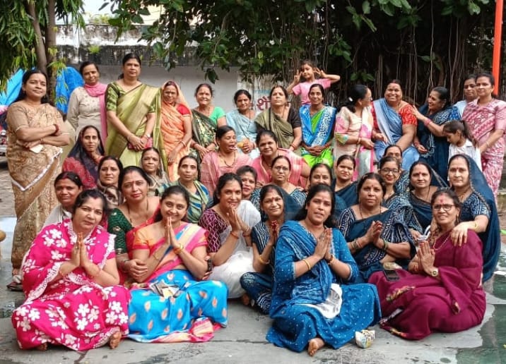 Meghnagar Shri Ganesh Mahila Mandal was given a warm welcome with a shower of flowers - photo 1
