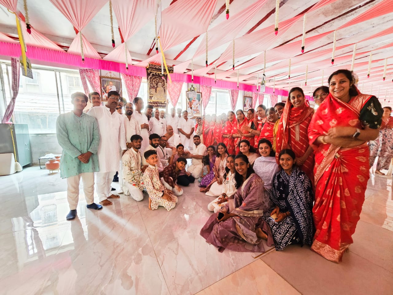 60 members of Meghnagar Sangh went to Mumbai and took blessings from Gachchadhipati - photo 1