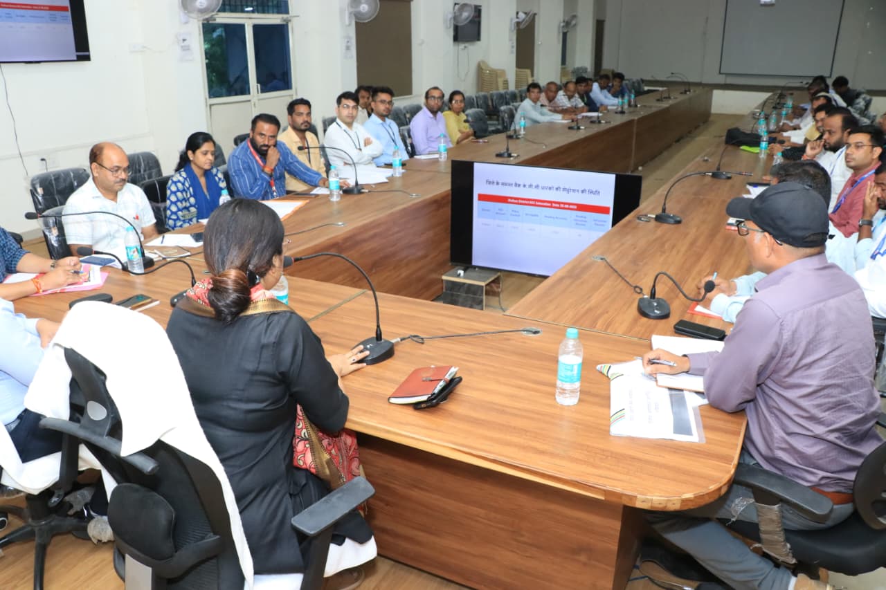Meeting held regarding KCC saturation under Pradhan Mantri Fasal Bima Yojana for Kharif year 2025 under the chairmanship of Collector - photo 4