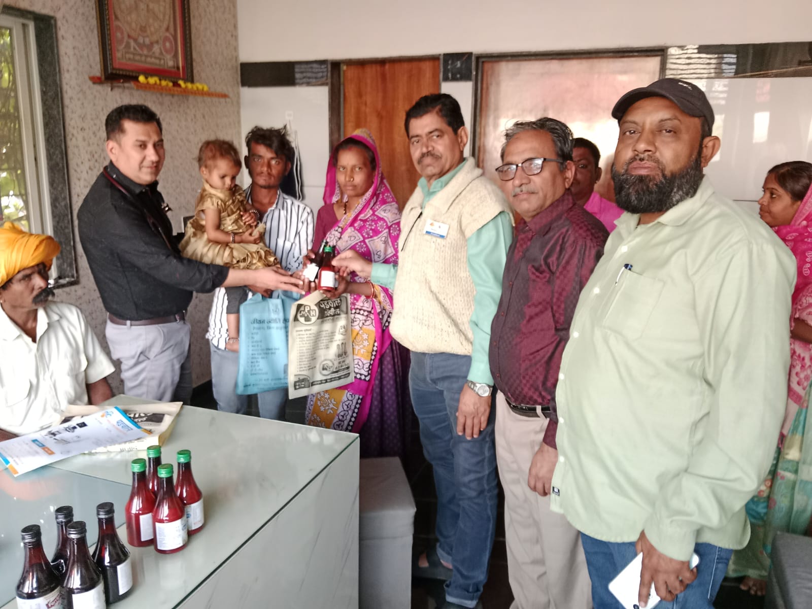 Rotary Club Apna distributed multivitamin medicines to pregnant women - photo 3