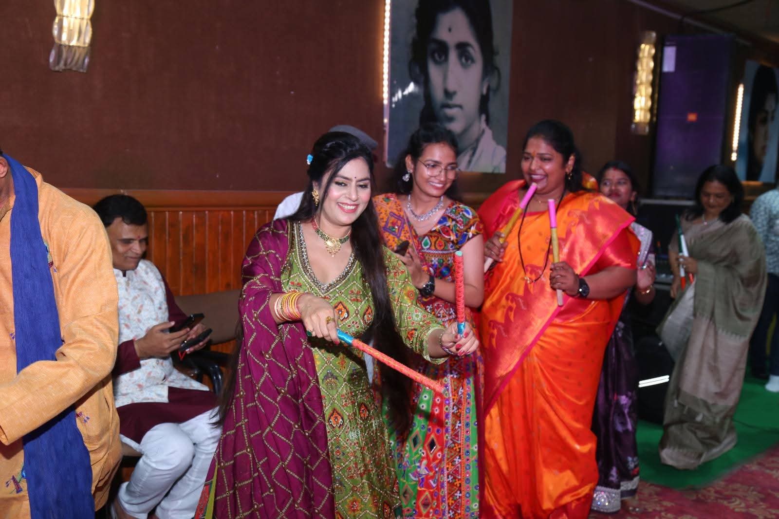 State Press Club, Madhya Pradesh, Organized a Garba Festival of Power and Devotion - photo 2