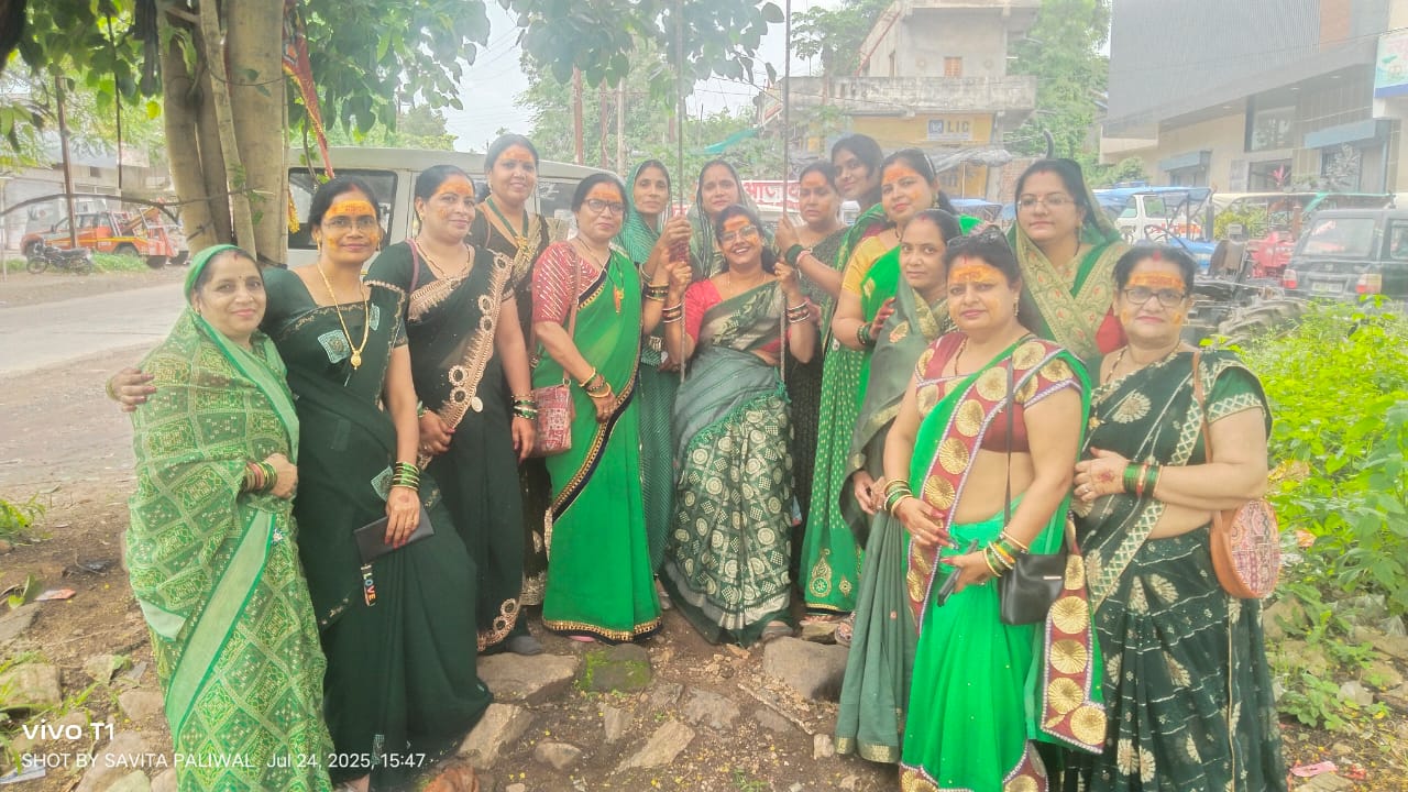 On Hariyali Amavasya, under the Matridhara Abhiyan, Nari Shakti gave the message of environmental protection by swinging on Sawan swings