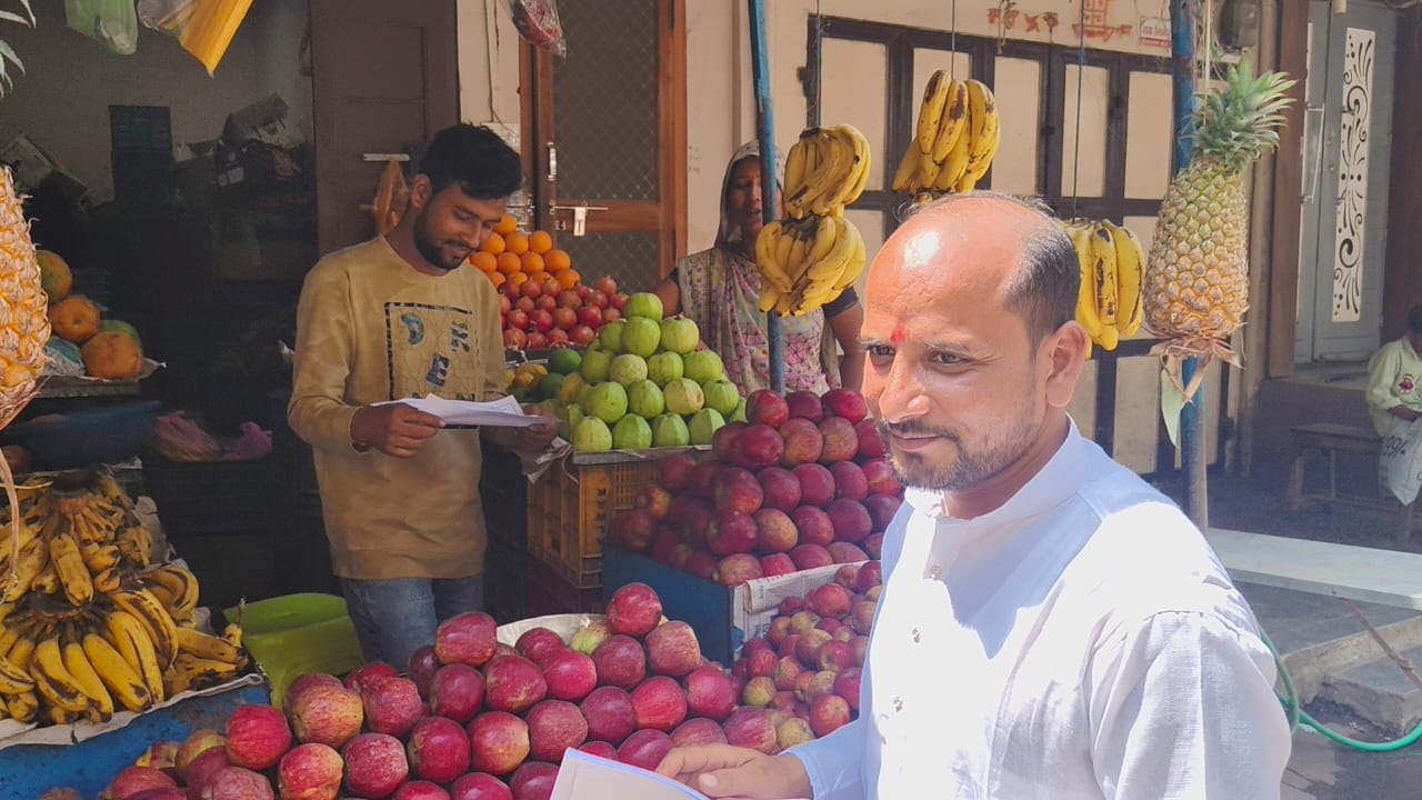Announcements were made and pamphlets were distributed for the Jeevan Bachao Maha Andolan. - photo 2