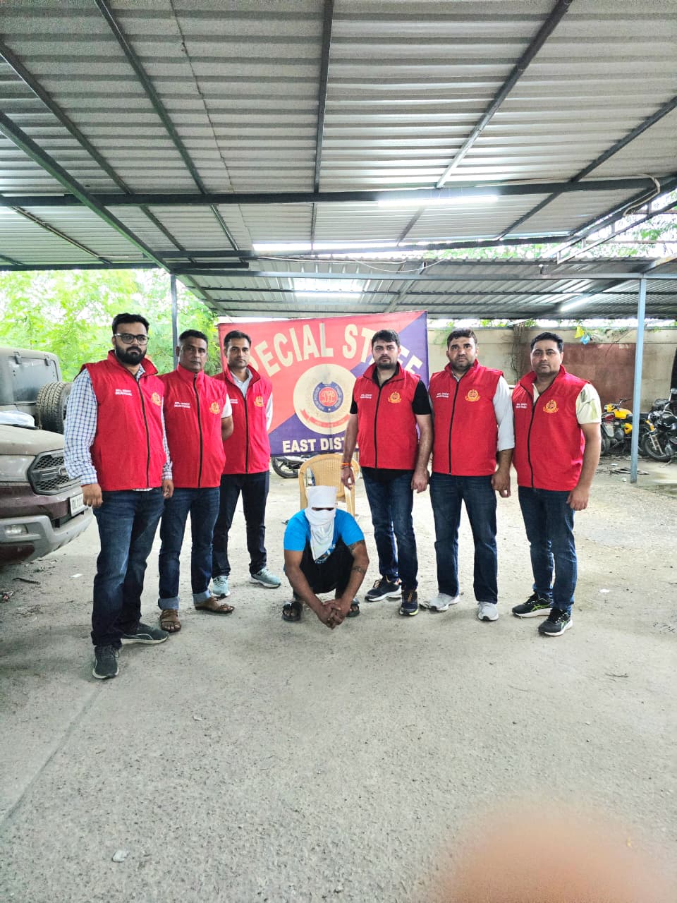 FOUR ACCUSED INCLUDING PRIME CONSPIRATOR AND ONE CCL APPREHENDED BY THE AATS, SPECIAL STAFF, ANS & PS KALYNAPURI STAFF, EAST DISTRICT.  - photo 1