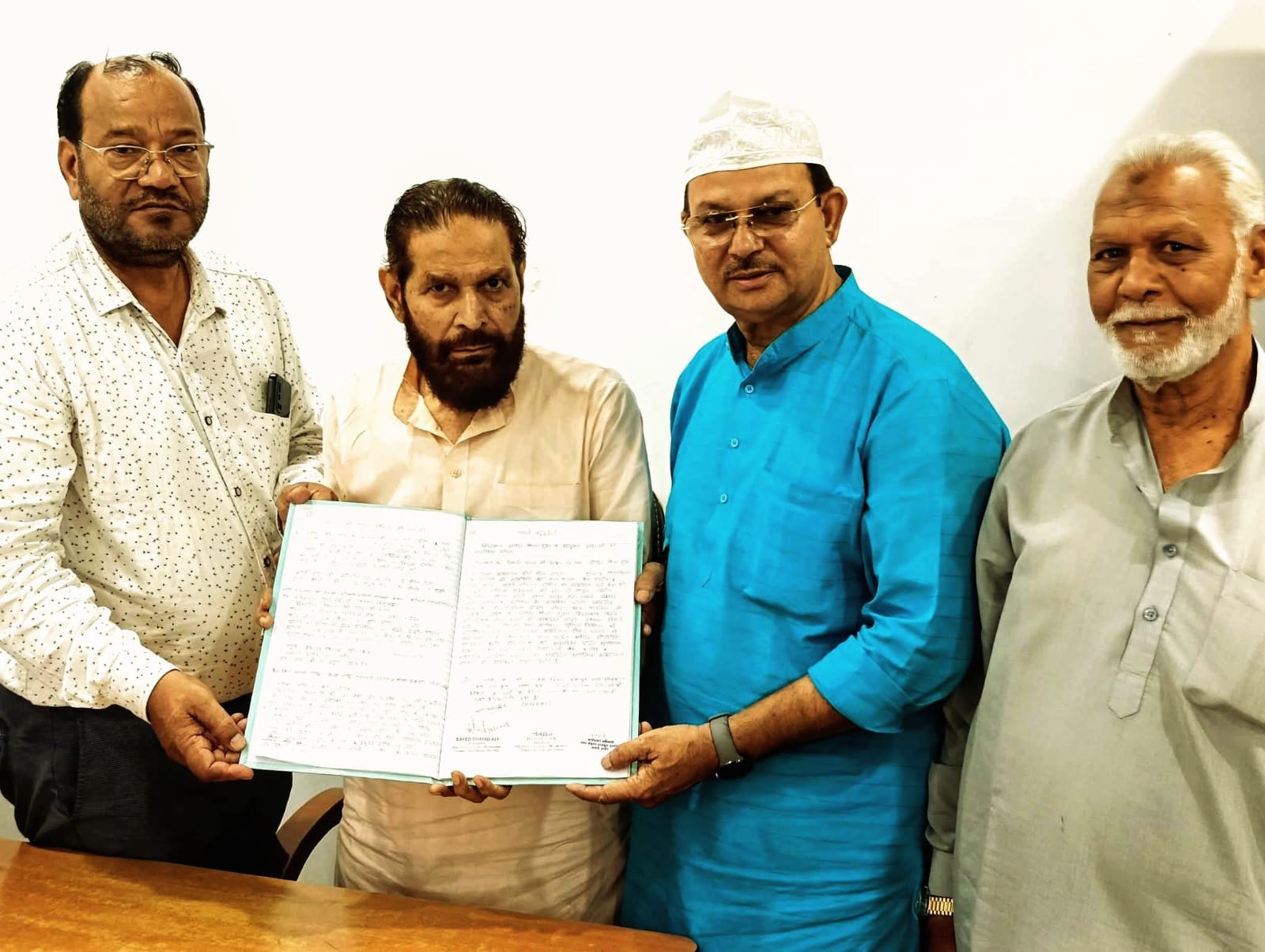 Sabir Hashmi, Executive Officer of the Waqf Anjuman Islahul Muslimeen Intezamia Committee, was handed over the charge. - photo 1