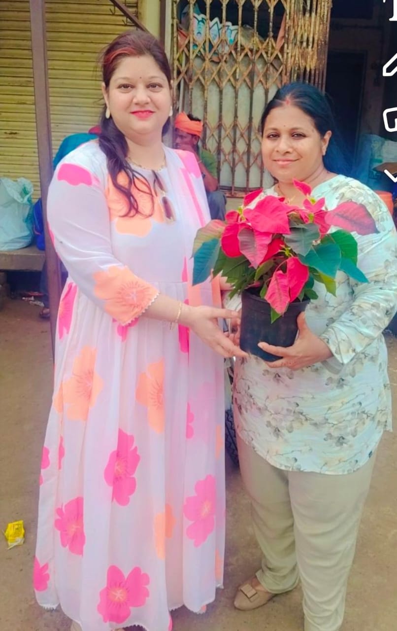 Nari Shakti gave the message of environmental protection, celebrated Gift a Plant program by presenting a plant - photo 2