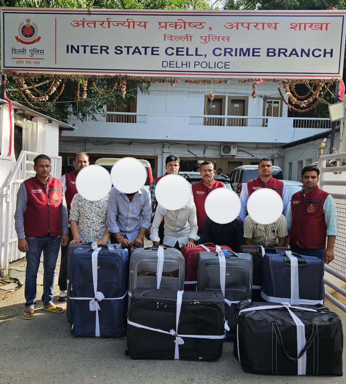 ISC/CRIME BRANCH FOILS INTERNATIONAL SMUGGLING BID: 2.42 LAKHS UNAUTHORISED CIGARETTES SEIZED; FIVE ARRESTED 