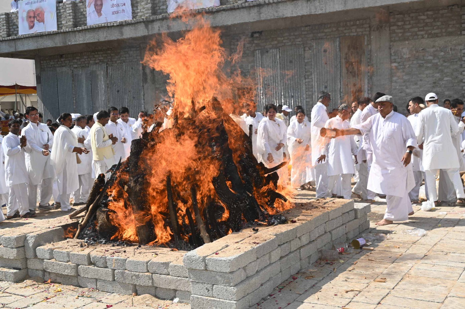 Thousands of people bid farewell with tearful eyes, Dadi Ratanmohini merged into the five elements - photo 4