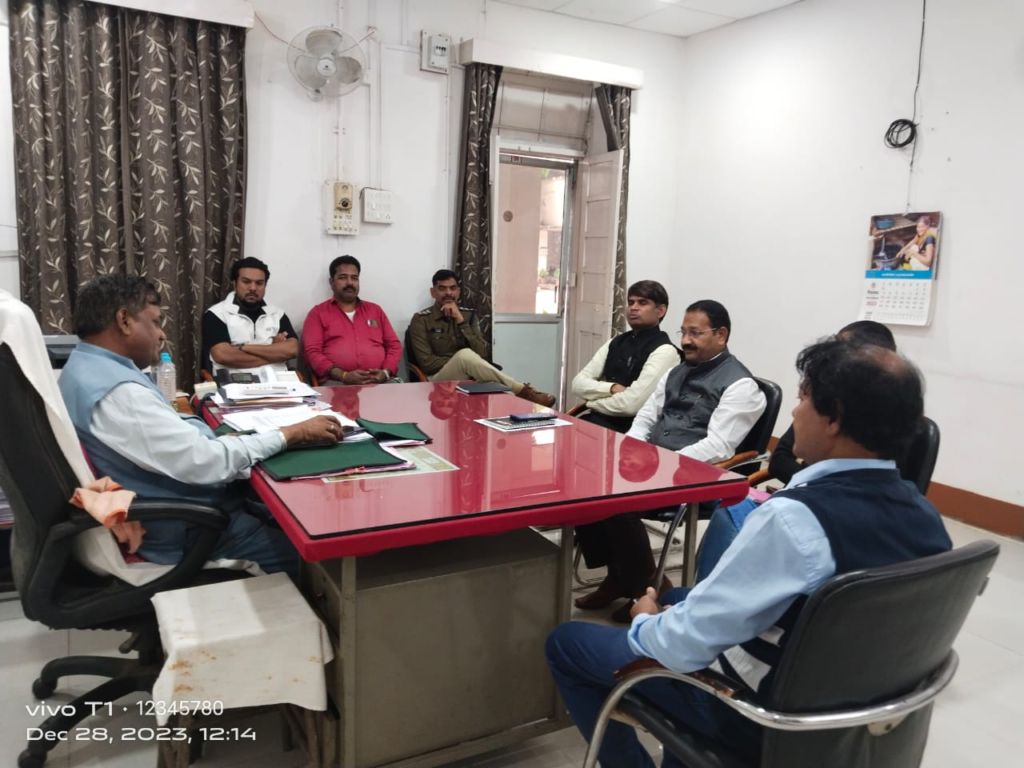 image-34-1024x768 A meeting was organized under the chairmanship of the Additional Collector to implement the ban on the open sale of meat and fish.