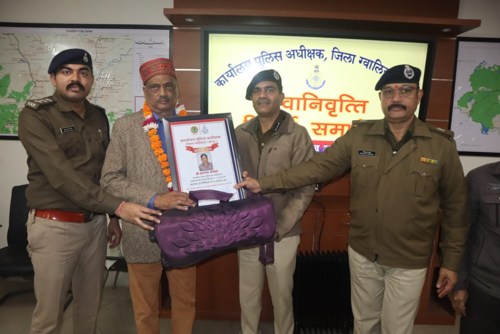 image-66-1024x683 SP Gwalior said farewell to retired police officers and personnel from the Gwalior Police Department