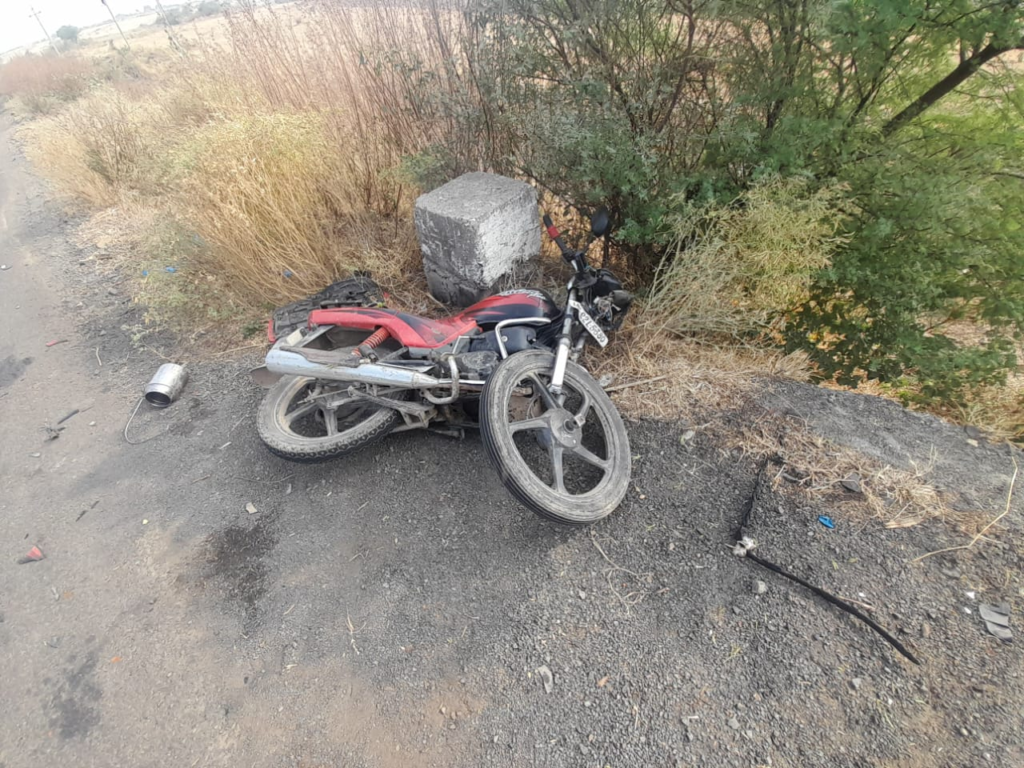 image-148-1024x768 One person riding on a two-wheeler died and another was seriously injured in a collision between a sugarcane tractor and a two-wheeler