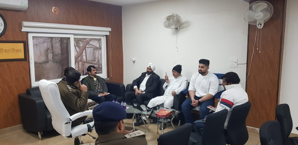 image-9-1024x498 SP Gwalior held a meeting of Transport Association officials regarding the new law made by the Central Government for drivers.