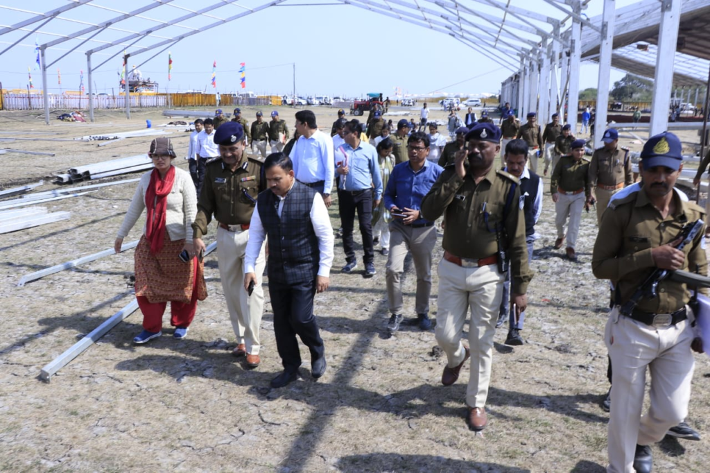image-43-1024x682 Indore Divisional Commissioner and Additional Director General of Police reached Jhabua and inspected the preparations for Prime Minister Narendra Modi's proposed Tribal Mahasammelan program on February 11