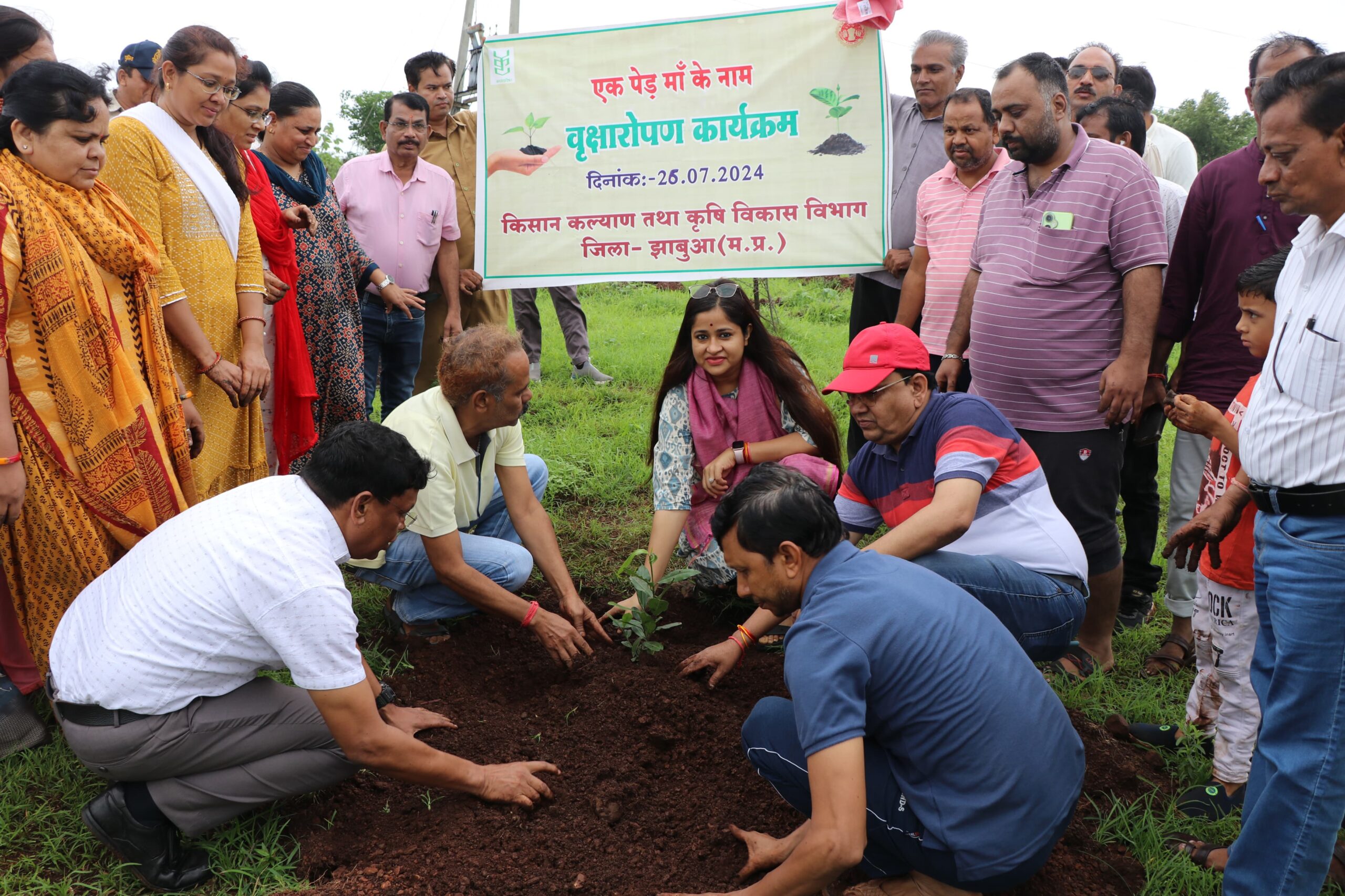 Tree plantation was done on Hathipawa Hill under the campaign “One Tree in the Name of Mother”.